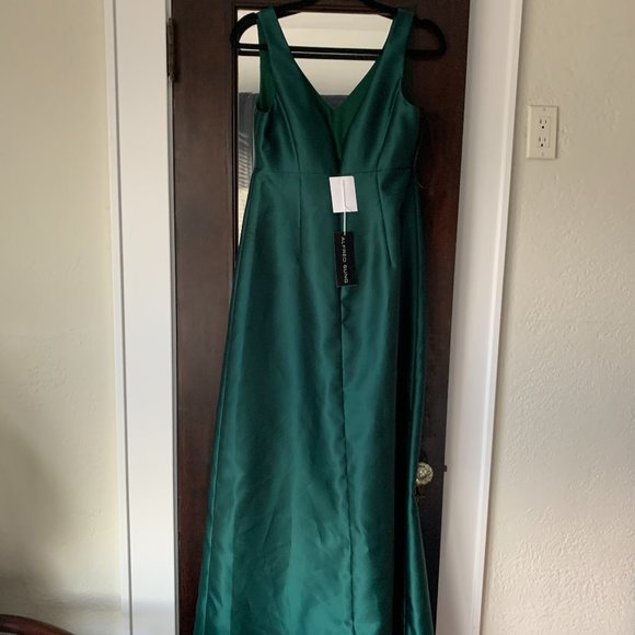 Alfred Sung, Emerald Green Bridesmaid/Wedding guest maternity dress, Size 2 - Picture 1 of 4